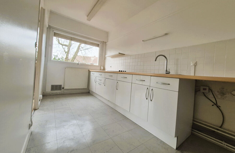 Appartement  Type 3  avec garage en rez- de -chaussée.