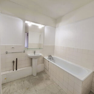 Appartement  Type 3  avec garage en rez- de -chaussée.