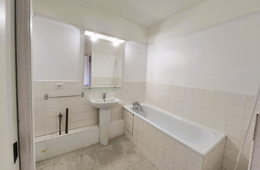 Appartement  Type 3  avec garage en rez- de -chaussée.