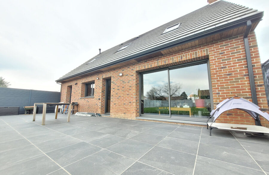Maison individuelle 2015 | Grand garage | Terrain 861 m²