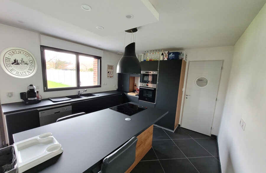Maison individuelle 2015 | Grand garage | Terrain 861 m²