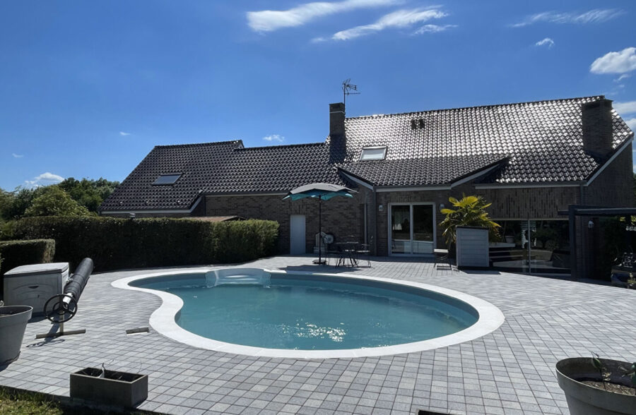 Maison individuelle sur 2752 m²  avec piscine