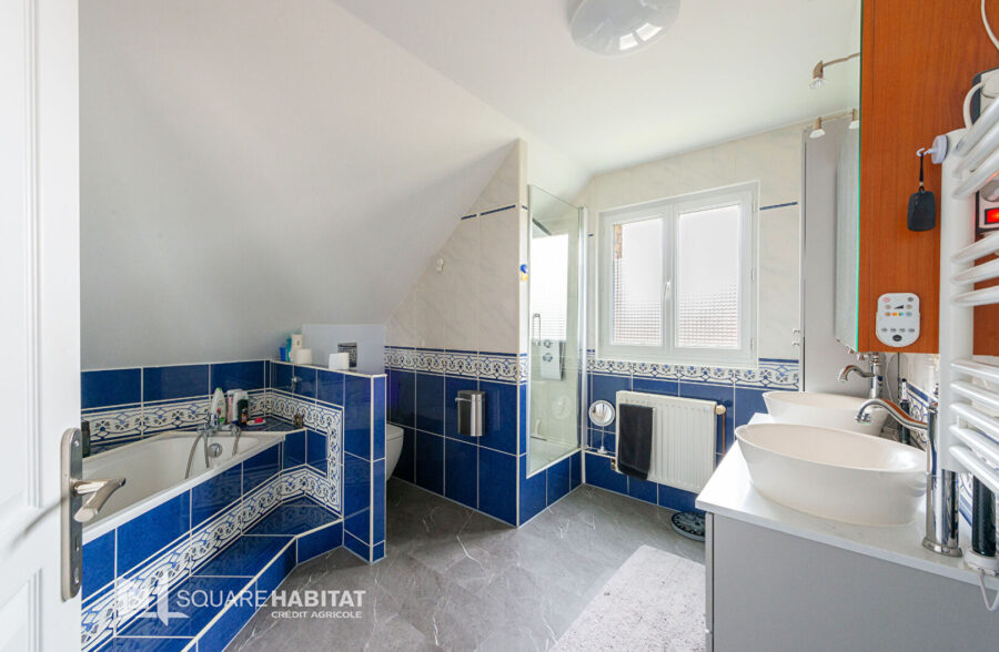 Maison individuelle sur 2752 m²  avec piscine