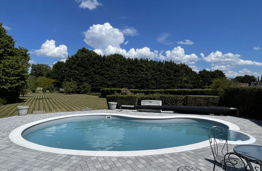 Maison individuelle sur 2752 m²  avec piscine