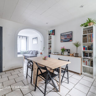 Maison trois chambres et extérieur