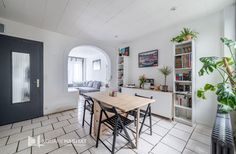 Maison trois chambres et extérieur  Sous compromis 