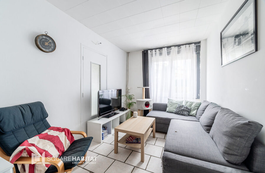 Maison trois chambres et extérieur  Sous compromis 
