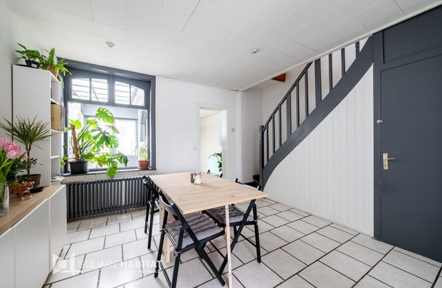 Maison trois chambres et extérieur  Sous compromis 