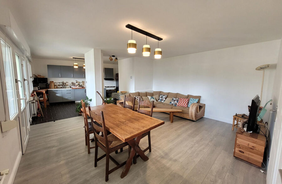 T2 avec grand bureau et terrasse à deux pas de la plage