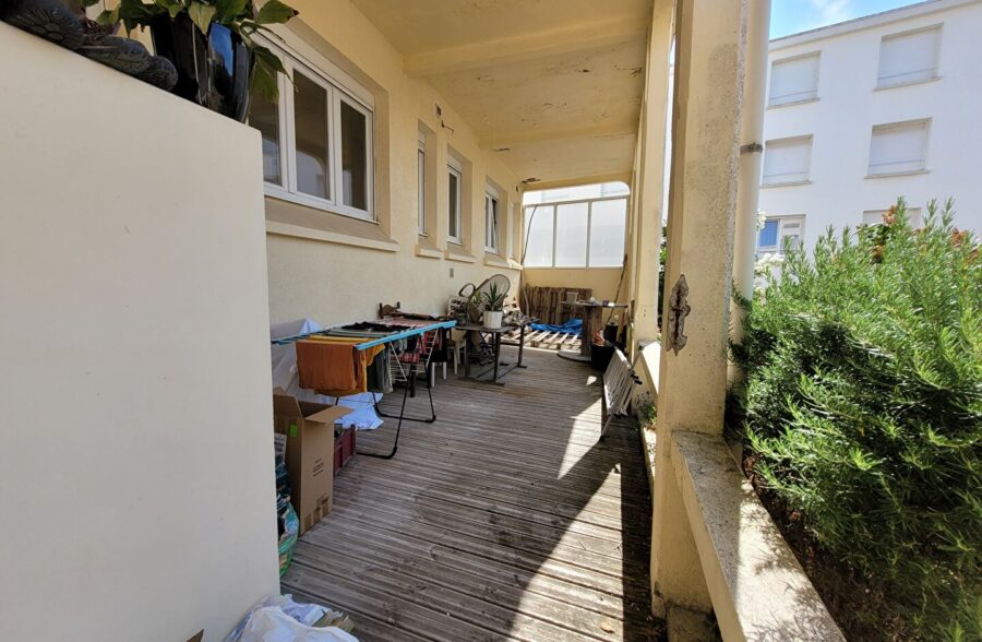 T2 avec grand bureau et terrasse à deux pas de la plage