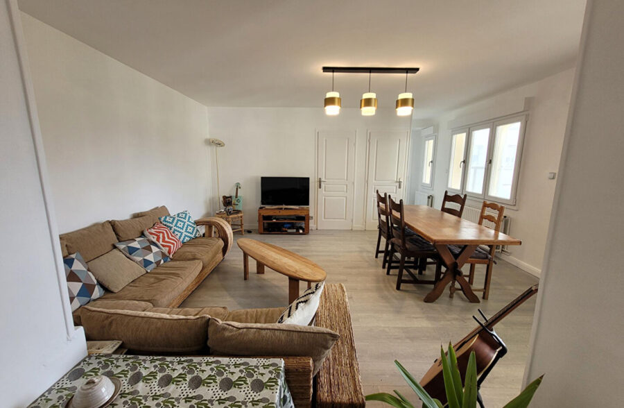 T2 avec grand bureau et terrasse à deux pas de la plage