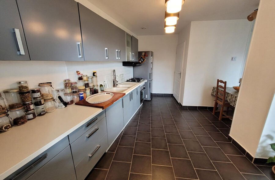 T2 avec grand bureau et terrasse à deux pas de la plage