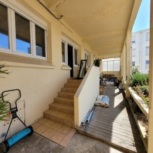 T2 avec grand bureau et terrasse à deux pas de la plage