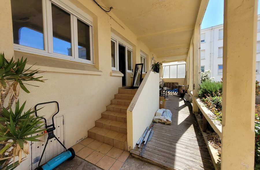 T2 avec grand bureau et terrasse à deux pas de la plage