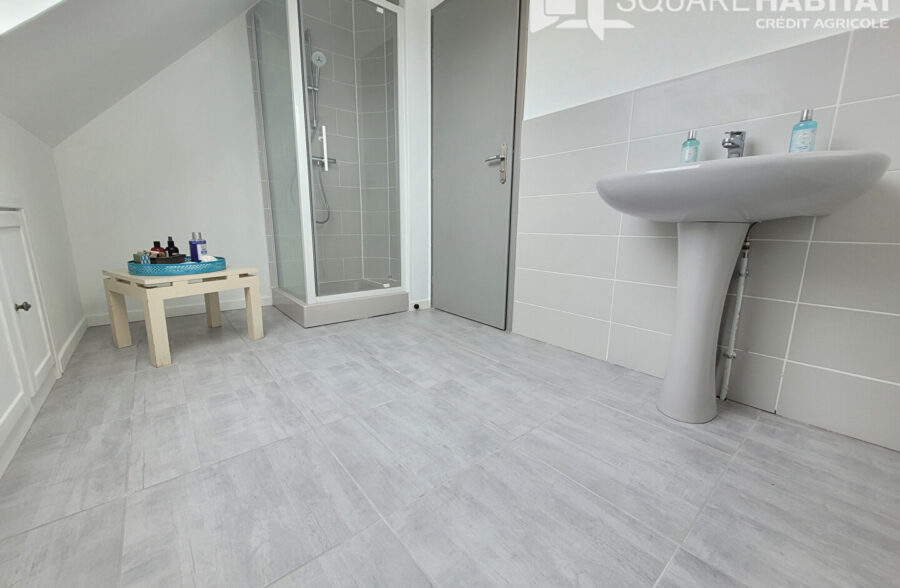Maison d’architecte semi plain pied 4 Chambres  Sous compromis 