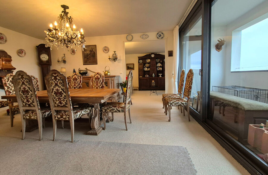 APPARTEMENT DOUBLE SEJOUR 3 CHAMBRES LOGGIA ET PARKING EN HYPER CENTRE