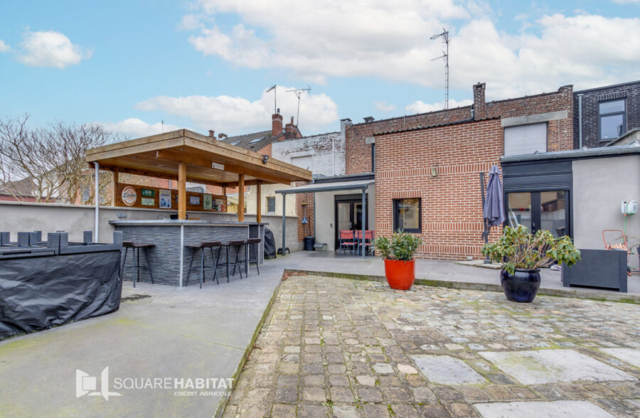 Maison Tourcoing 160M2 double entrée  idéal artisans et commerçants.