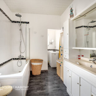 Croix, Maison de132 m2, 4 chambres et jardin  Sous compromis 