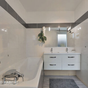 Charmante maison rénovée à Steenbecque – 4 chambres, 1 bureau, jardin, cave, grenier, dépendance et garage !