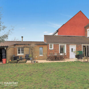 Charmante maison rénovée à Steenbecque – 4 chambres, 1 bureau, jardin, cave, grenier, dépendance et garage !