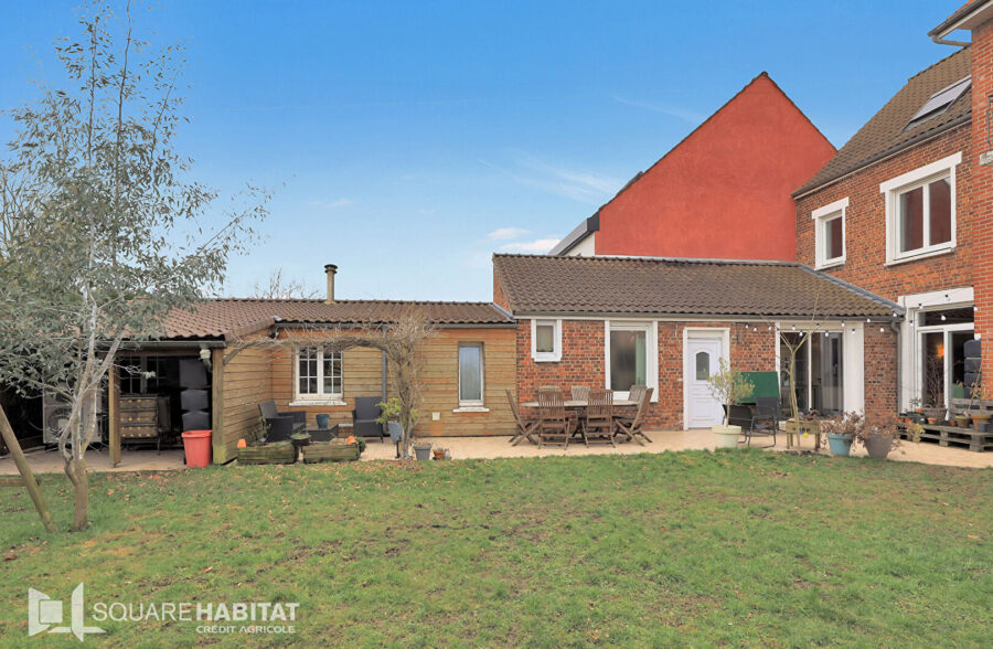 Charmante maison rénovée à Steenbecque – 4 chambres, 1 bureau, jardin, cave, grenier, dépendance et garage !