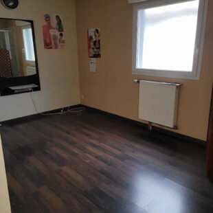 local commercial avec bureaux – hangar et parking