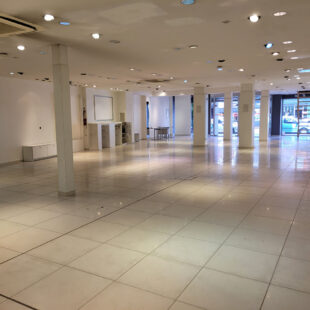 Local commercial 240 m²