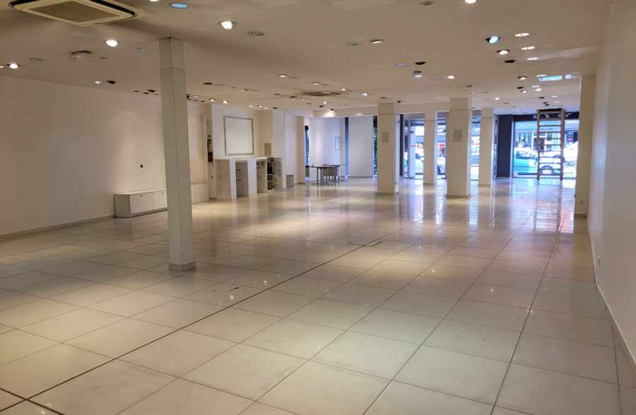 Local commercial 240 m²