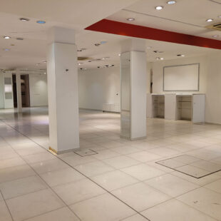 Local commercial 240 m²