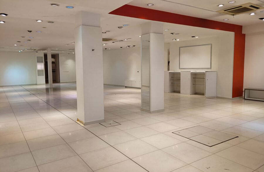 Local commercial 240 m²
