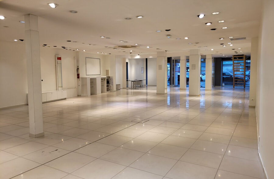 Local commercial 240 m²