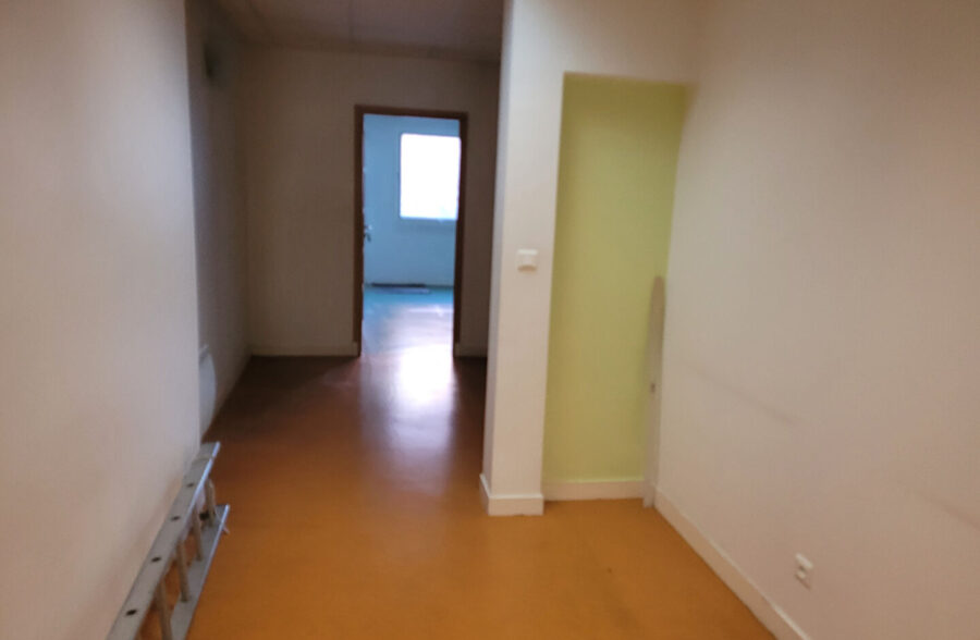 Local commercial 140 m²
