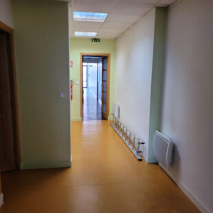 Local commercial 140 m²