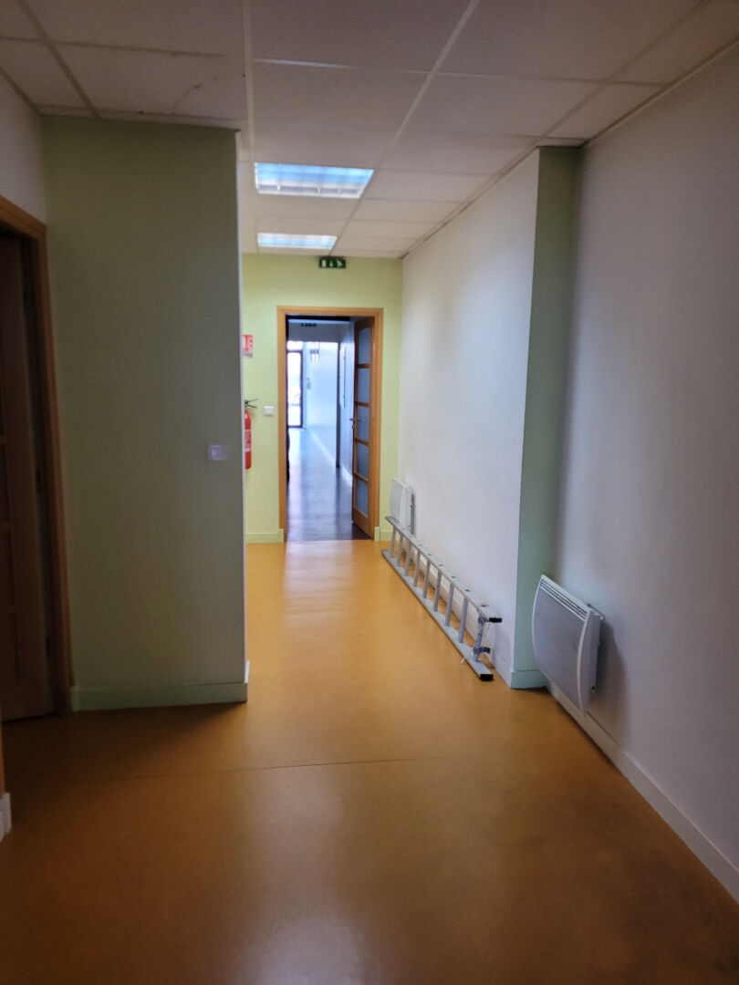 Local commercial 140 m²