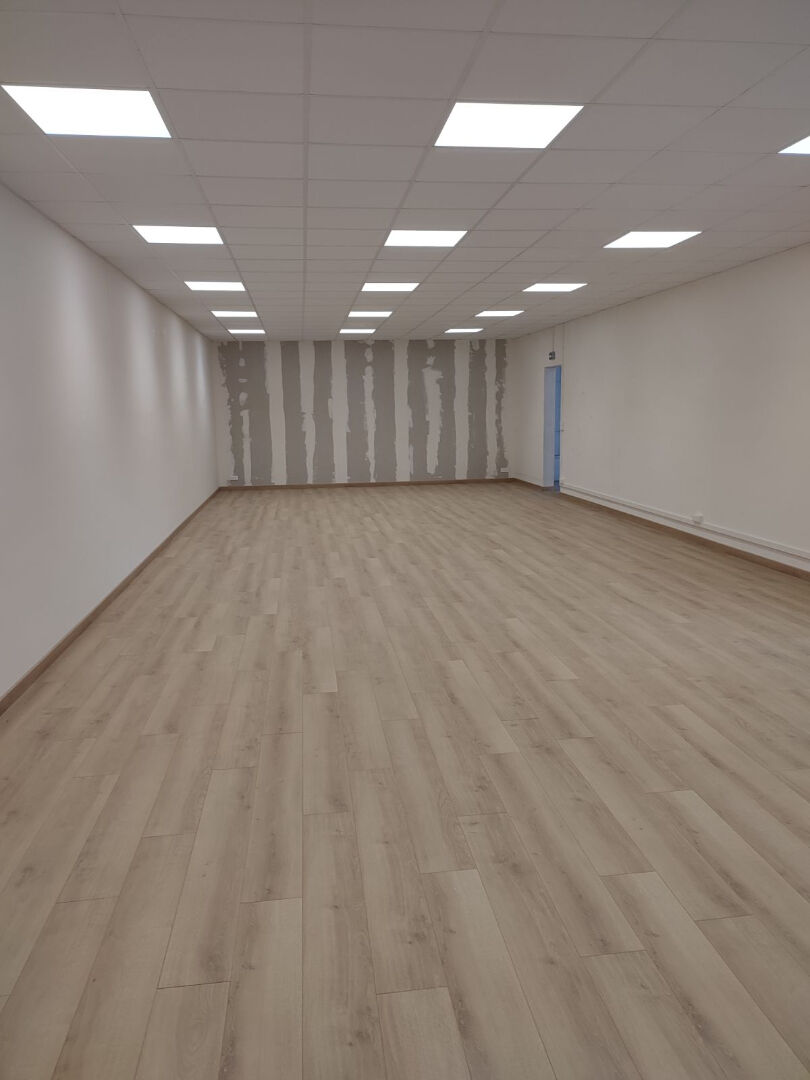 Local commercial 200 m²