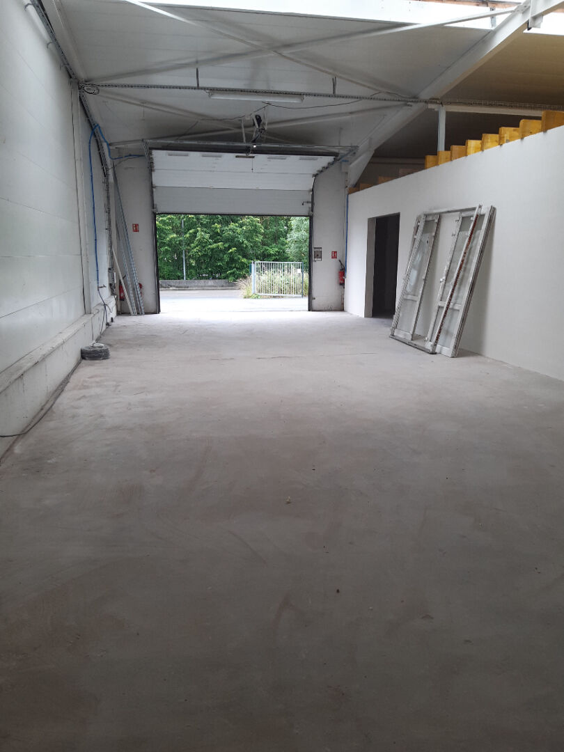 Local commercial 200 m²