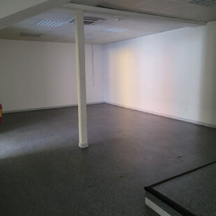 Local commercial 200 m²