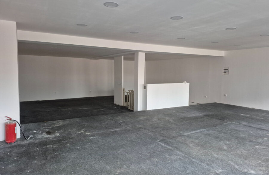 Local commercial 200 m²