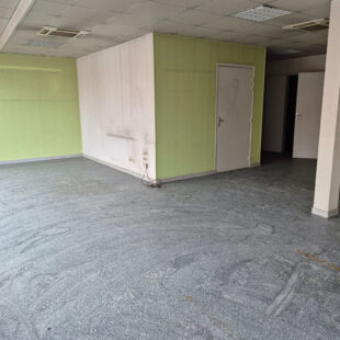 Local commercial 200 m²