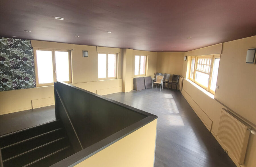 Local commercial 240 m²