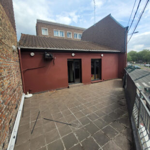 Local commercial 240 m²