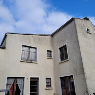 MAISON + HANGAR ET DEPENDANCES
