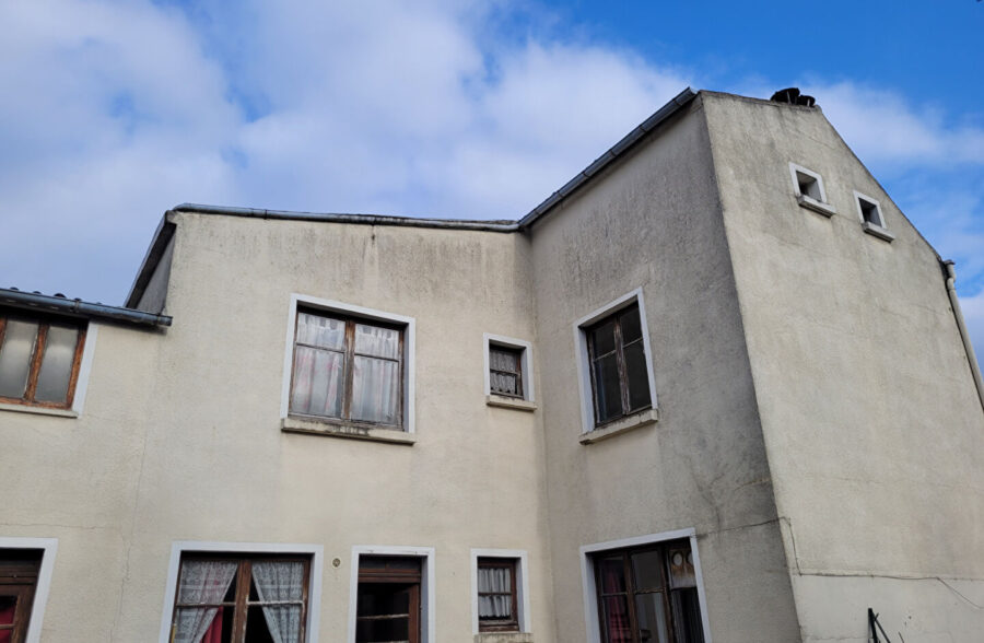 MAISON + HANGAR ET DEPENDANCES