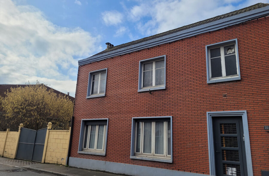 MAISON + HANGAR ET DEPENDANCES