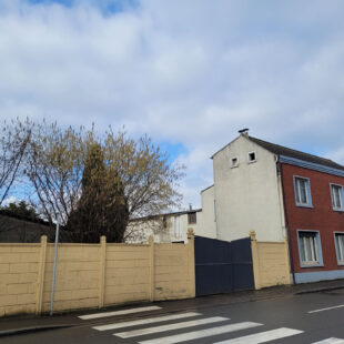 MAISON + HANGAR ET DEPENDANCES
