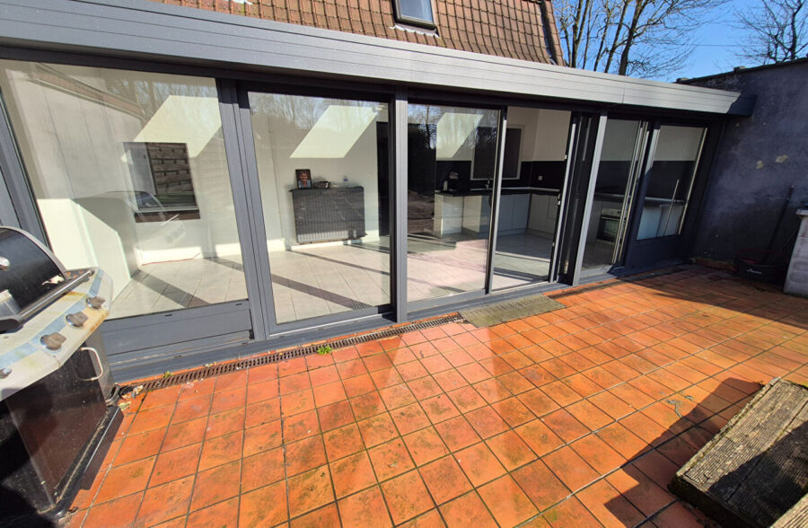 Charmante maison semi mitoyenne avec jardin