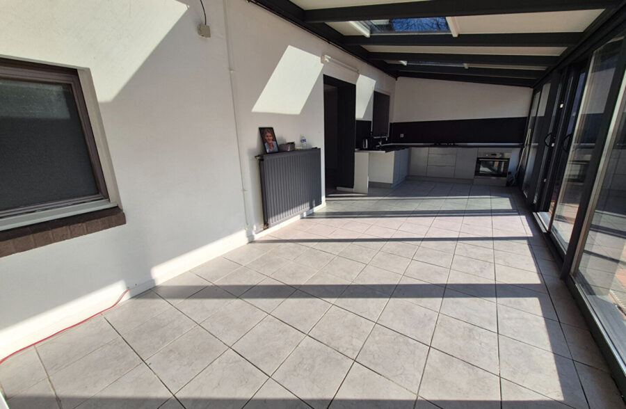 Charmante maison semi mitoyenne avec jardin