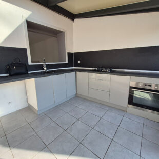 Charmante maison semi mitoyenne avec jardin