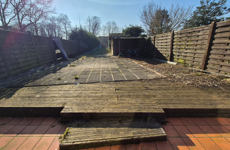 Charmante maison semi mitoyenne avec jardin
