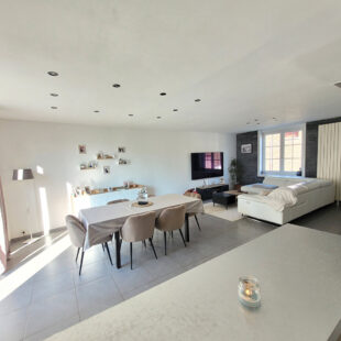 Maison individuelle 135m², 3 chambres, jardin et stationnement privatif
